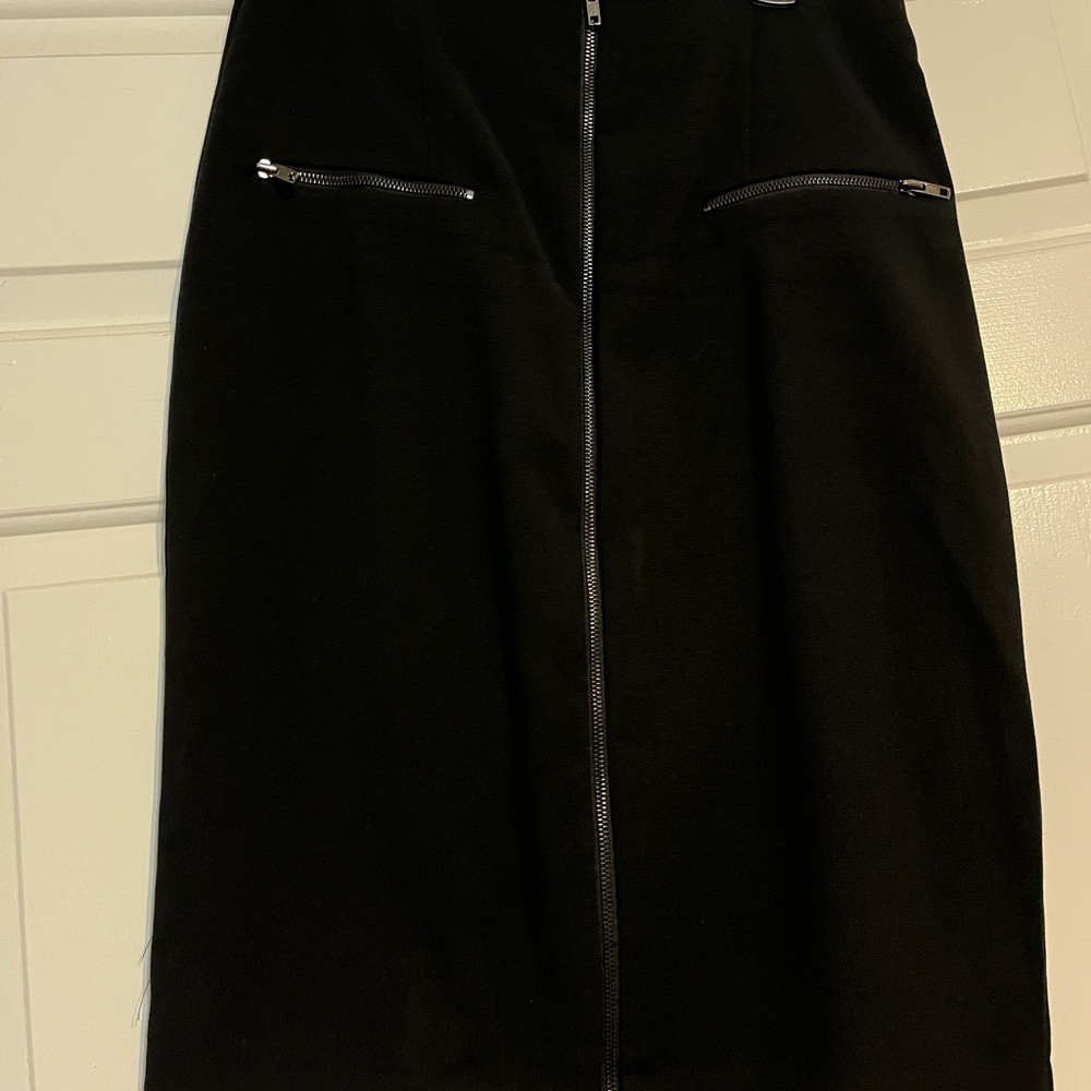 Elegant Black Zipper Skirt